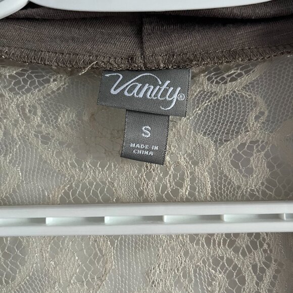 Vanity Lace back cardigan - Picture 2 of 3